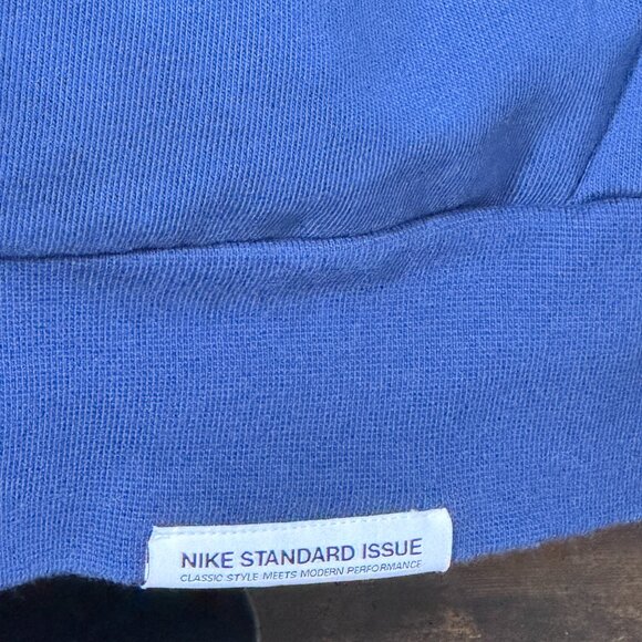 🔥 Nike Standard Issue Dri-Fit Hoodie – Men’s Small – Navy Blue - Picture 2 of 4